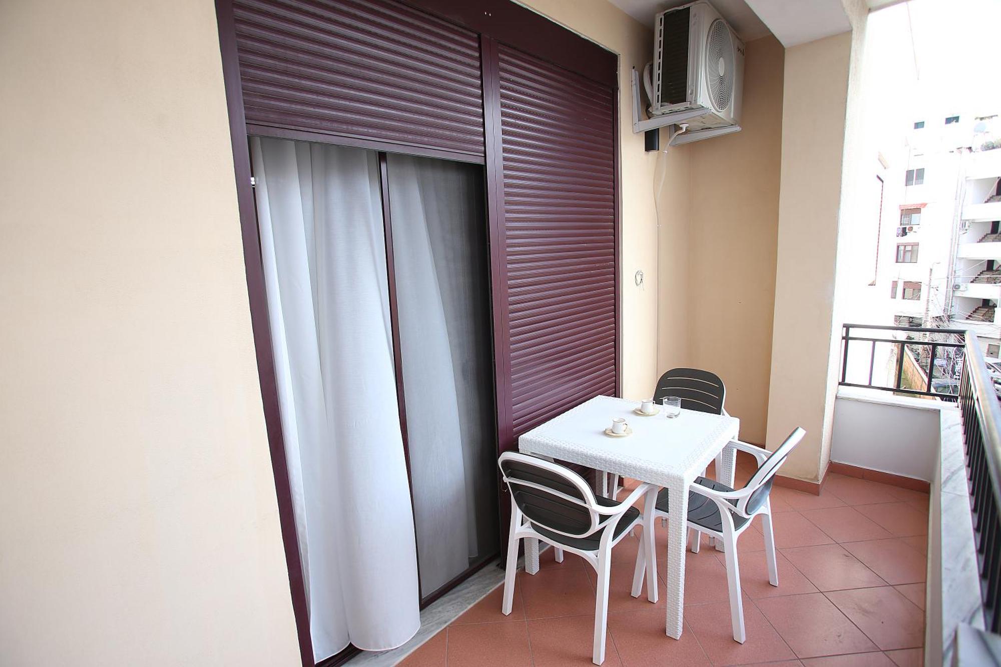 The Met Apartments Durres Exterior photo